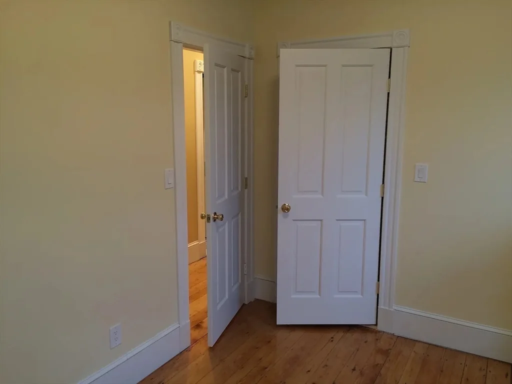 3 bed, 1 bath apartment for rent at 507 E 3rd St Unit 3, South Boston — photo 10 of 18