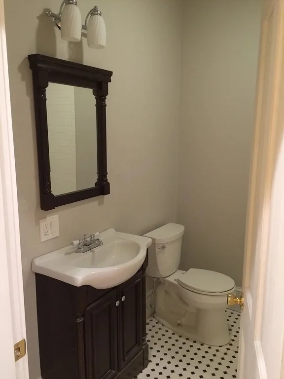 3 bed, 1 bath apartment for rent at 507 E 3rd St Unit 3, South Boston — photo 4 of 18