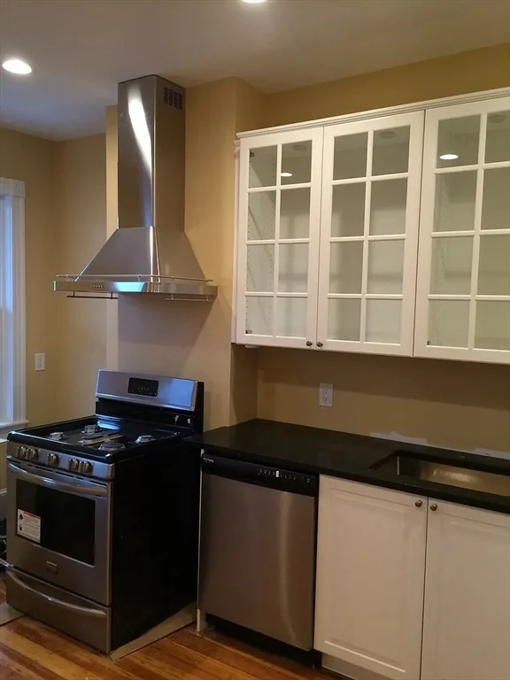 3 bed, 1 bath apartment for rent at 507 E 3rd St Unit 3, South Boston — photo 1 of 18