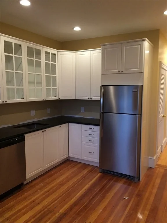 3 bed, 1 bath apartment for rent at 507 E 3rd St Unit 3, South Boston — photo 2 of 18