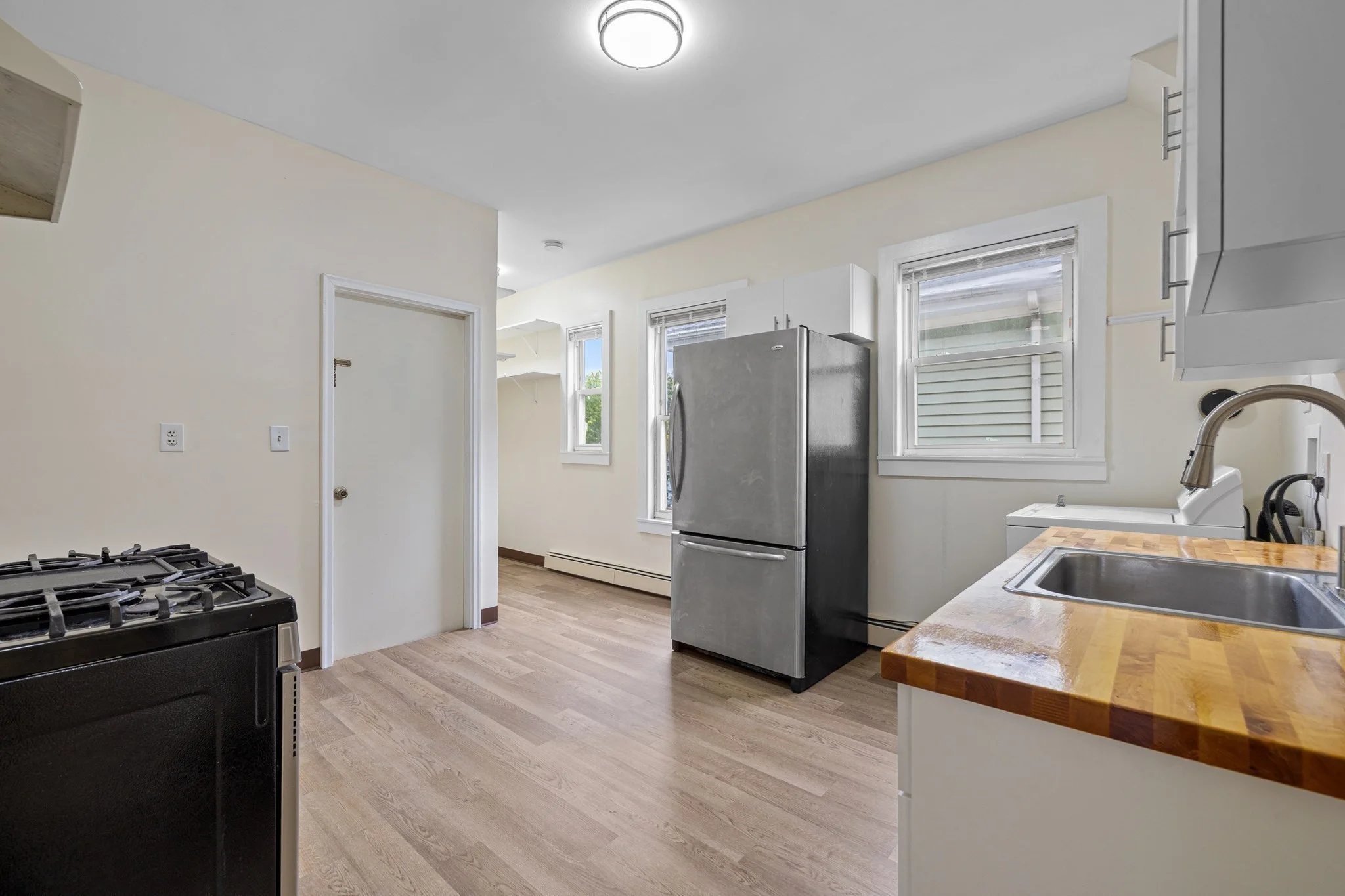 3 bed, 1 bath apartment for rent at 507 Geneva Ave Unit 3, Dorchester — photo 4 of 22