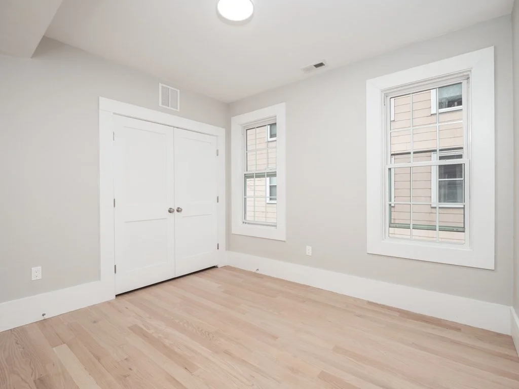 5 bed, 2 bath apartment for rent at 509 3rd St Unit 2, South Boston — photo 9 of 11