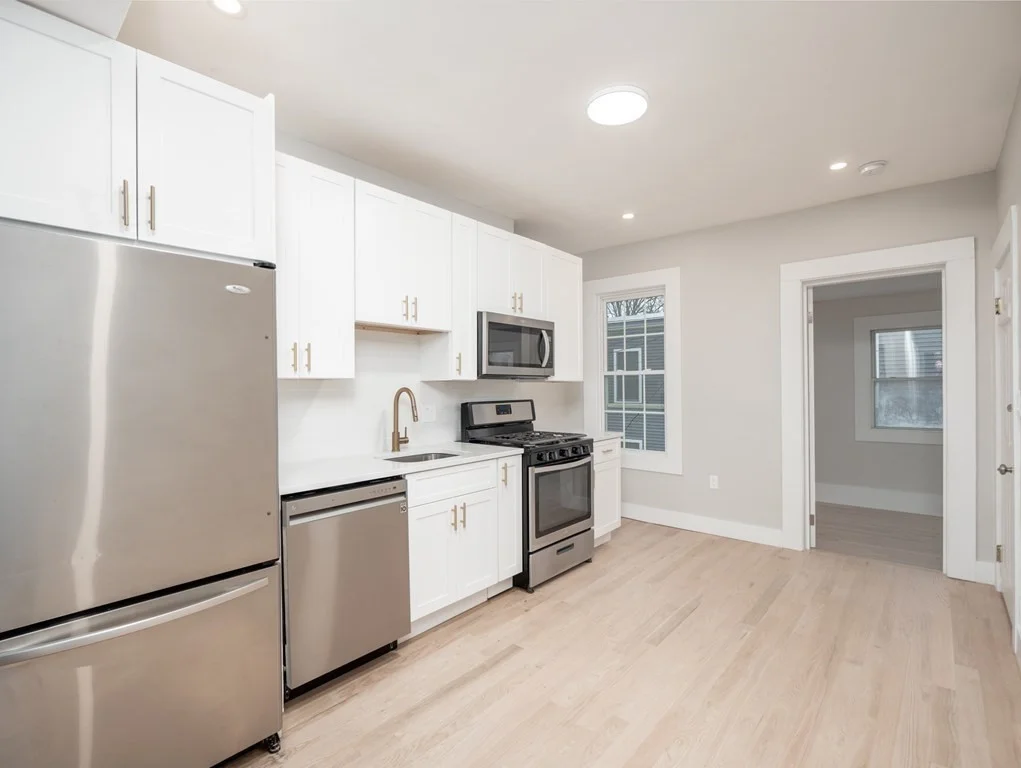 5 bed, 2 bath apartment for rent at 509 3rd St Unit 2, South Boston — photo 3 of 11