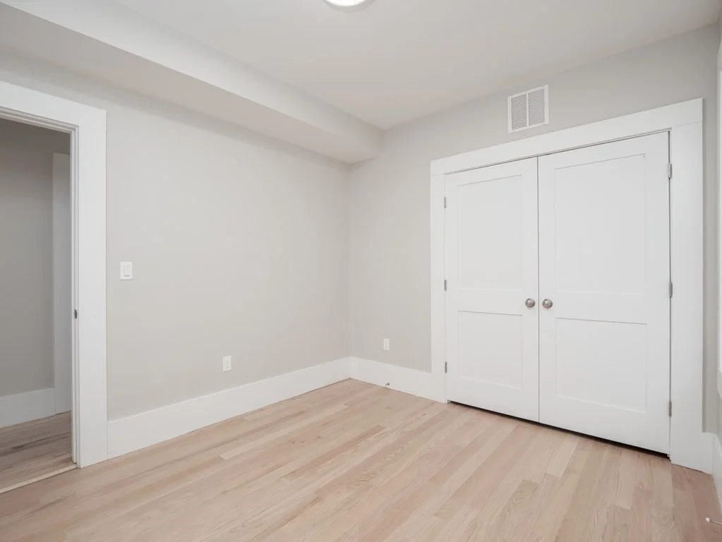 5 bed, 2 bath apartment for rent at 509 3rd St Unit 2, South Boston — photo 8 of 11