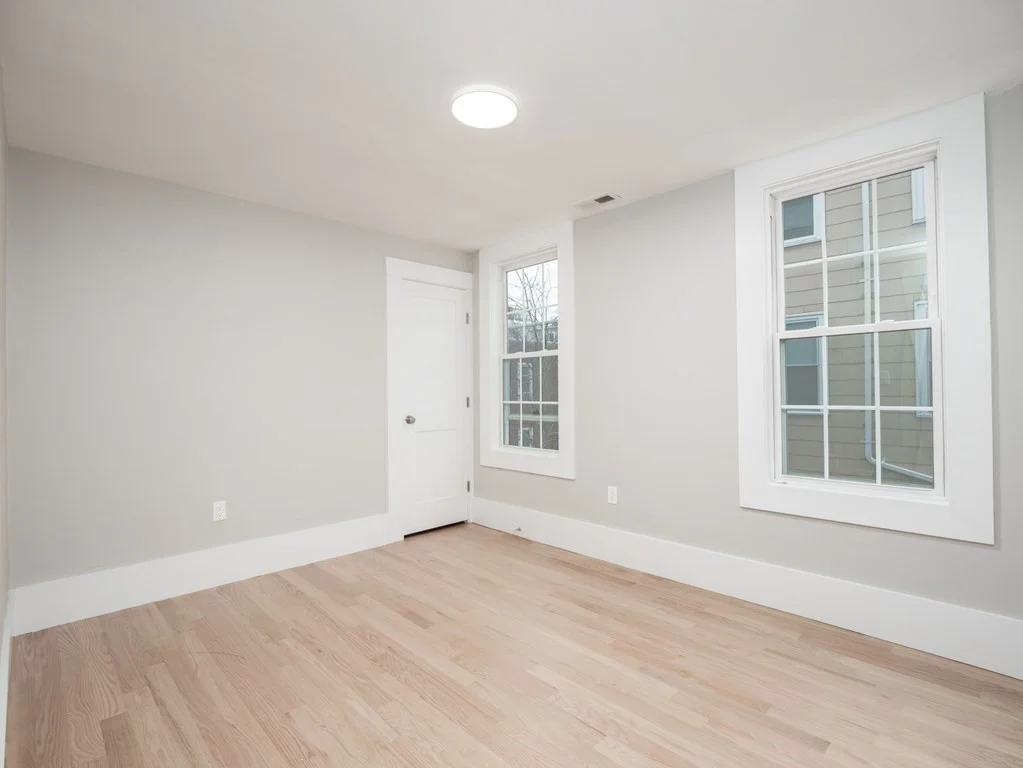 5 bed, 2 bath apartment for rent at 509 3rd St Unit 2, South Boston — photo 6 of 11