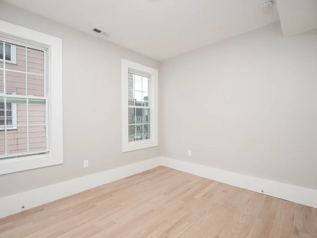 5 bed, 2 bath apartment for rent at 509 3rd St Unit 2, South Boston — photo 7 of 11