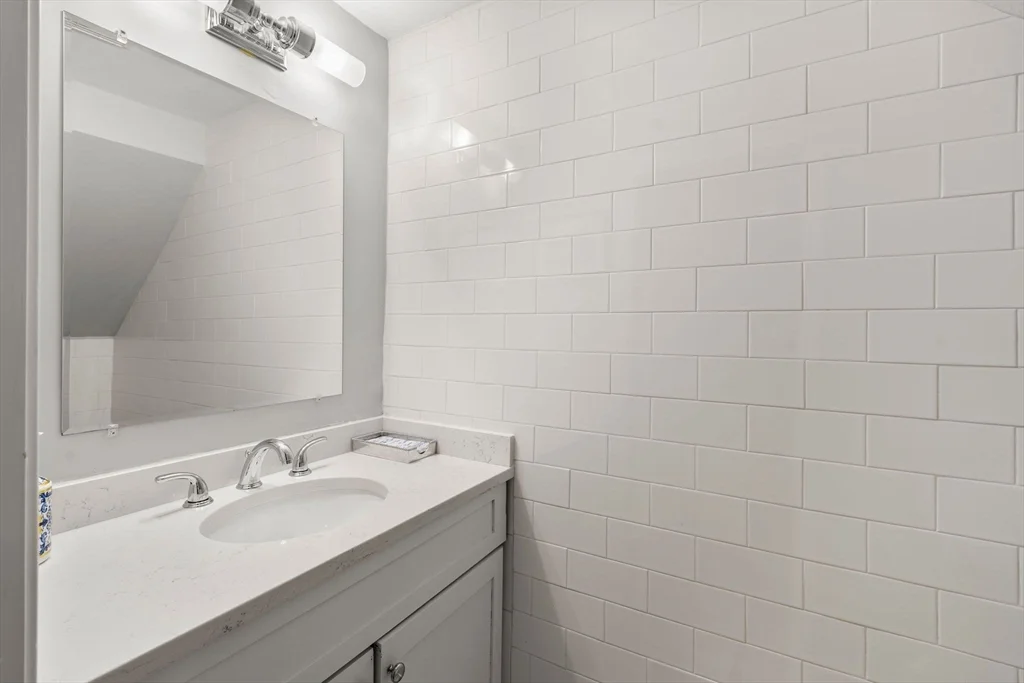 2 bed, 1 bath apartment for rent at 509 E 8th St Unit 1, South Boston — photo 7 of 23