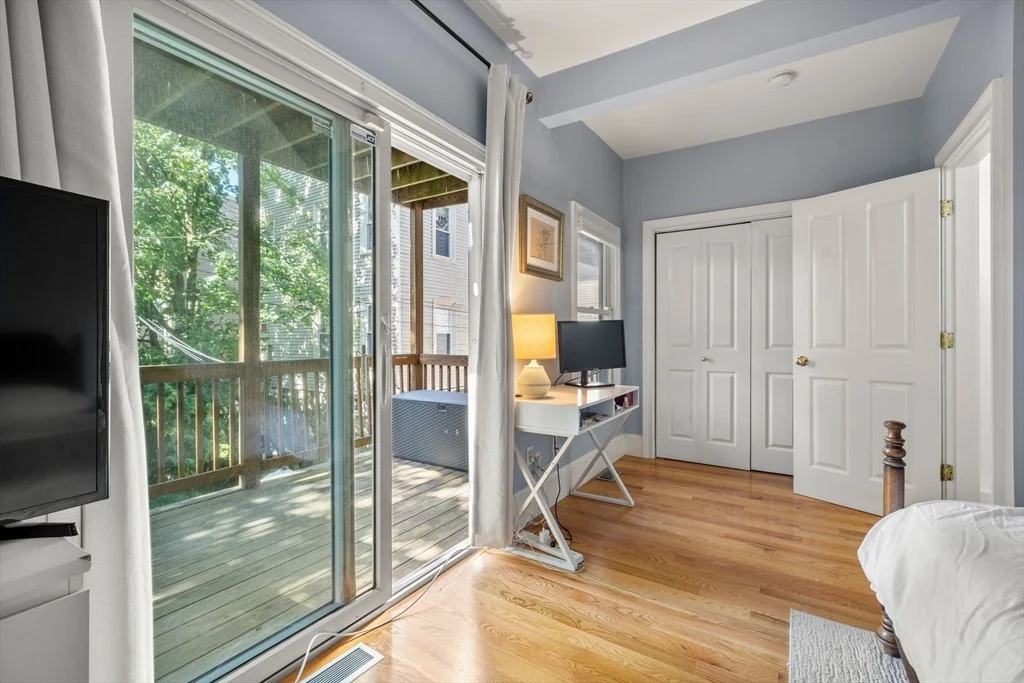2 bed, 1 bath apartment for rent at 509 E 8th St Unit 1, South Boston — photo 10 of 23