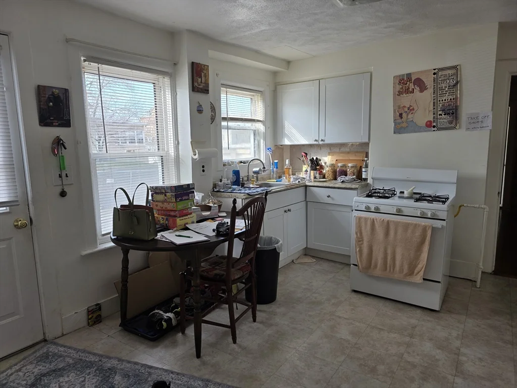 1 bed, 1 bath apartment for rent at 509 Main St Unit 2, Waltham — photo 2 of 5