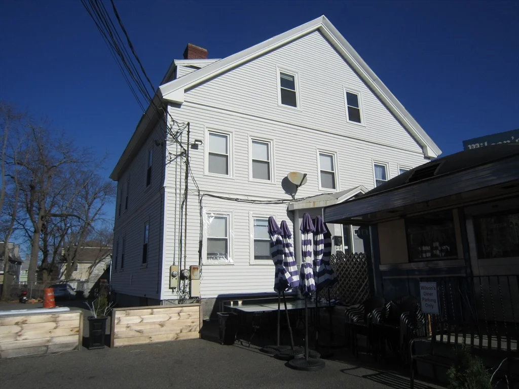 1 bed, 1 bath apartment for rent at 509 Main St Unit 2, Waltham — photo 1 of 5