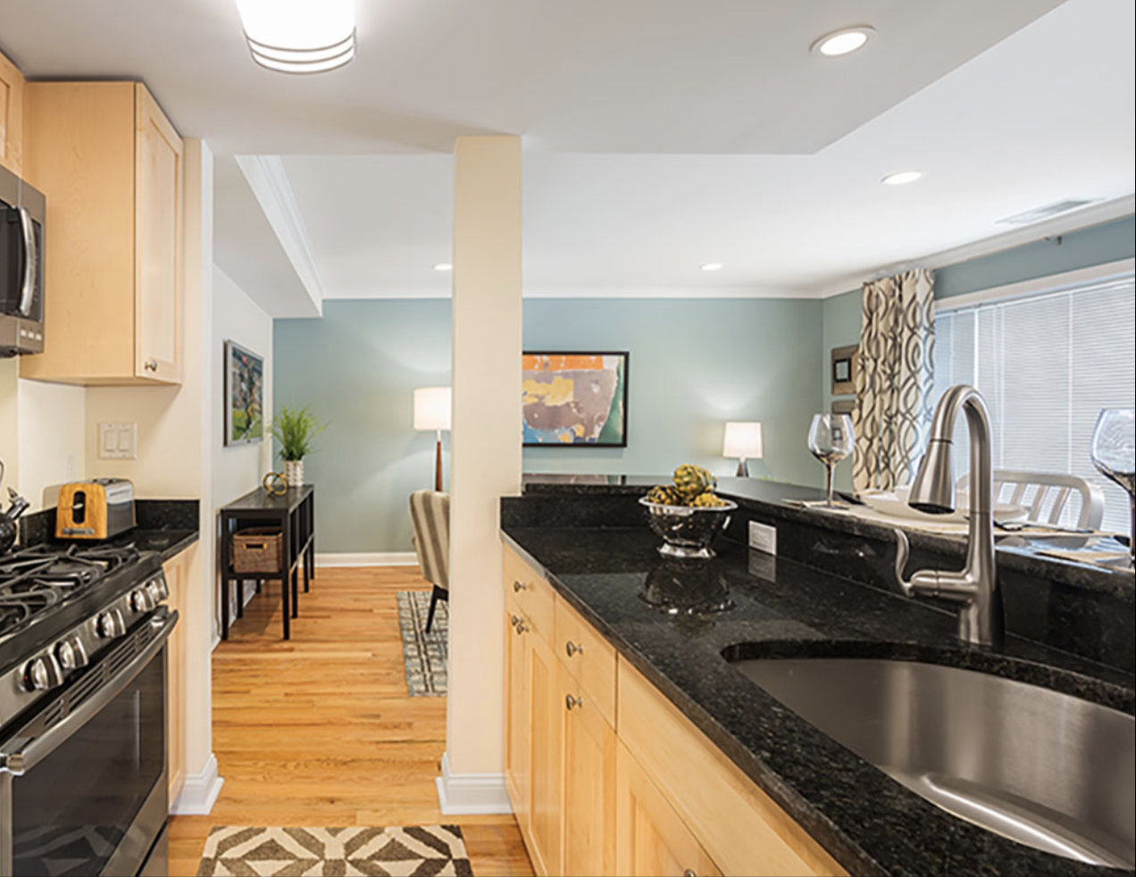 1 bed, 1.5 bath apartment for rent at 509 Vfw Pkwa, Chestnut Hill — photo 3 of 6