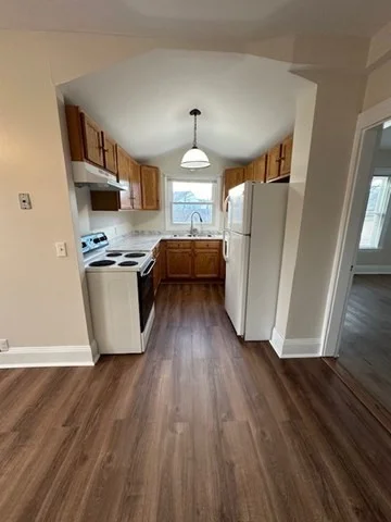 2 bed, 1 bath apartment for rent at 51-55 Irving St Unit 1, Bellingham — photo 1 of 17