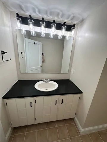 2 bed, 1 bath apartment for rent at 51-55 Irving St Unit 1, Bellingham — photo 11 of 17