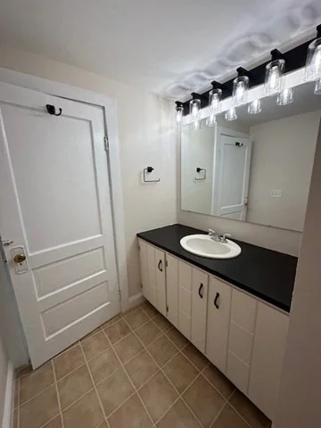 2 bed, 1 bath apartment for rent at 51-55 Irving St Unit 1, Bellingham — photo 10 of 17