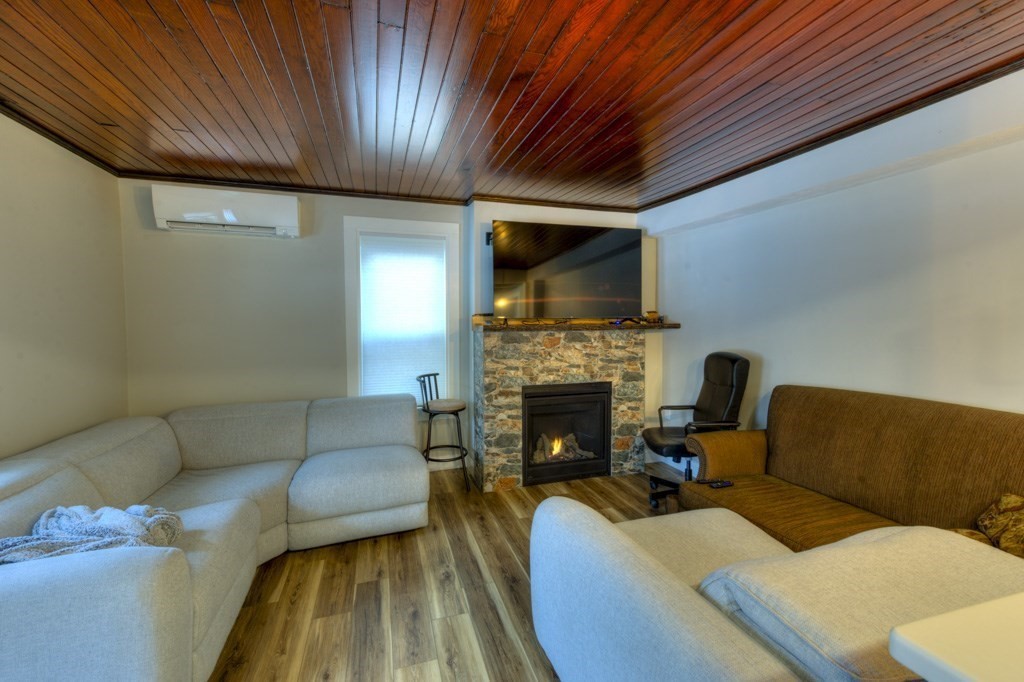 3 bed, 2 bath apartment for rent at 51-A Cedar St, Downtown — photo 6 of 31