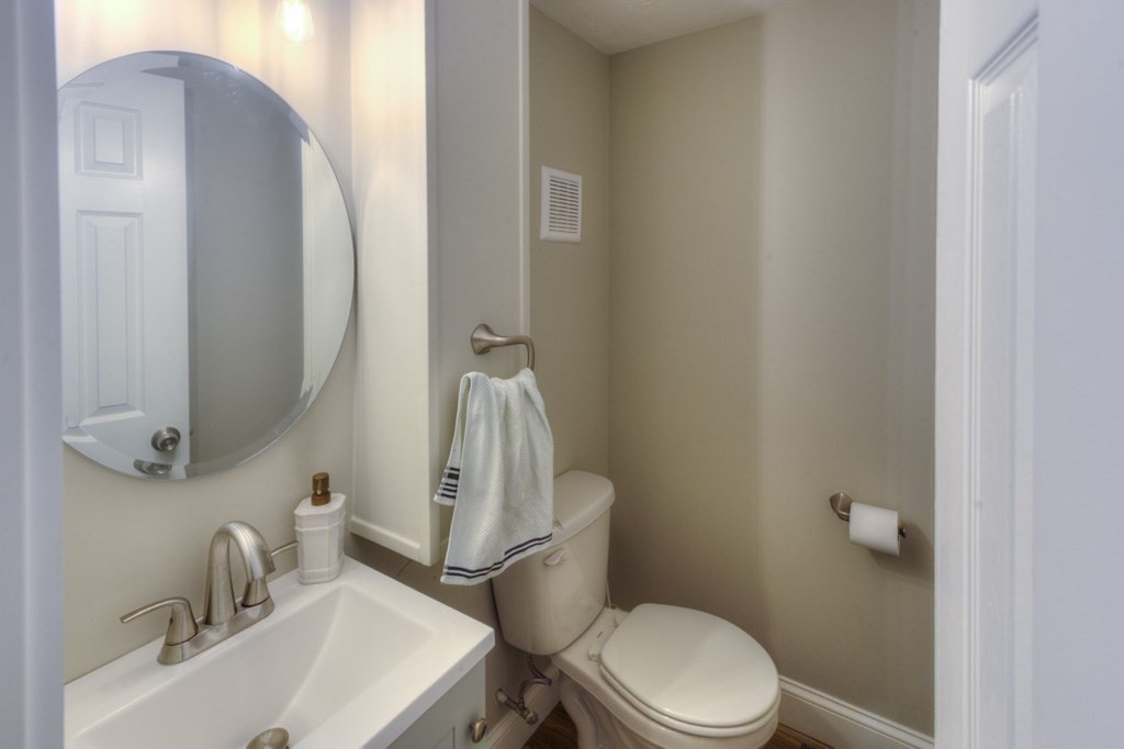 3 bed, 2 bath apartment for rent at 51-A Cedar St, Downtown — photo 19 of 31