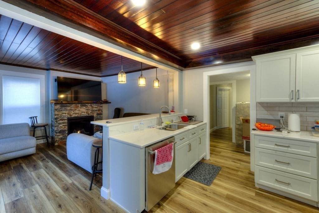 3 bed, 2 bath apartment for rent at 51-A Cedar St, Downtown — photo 9 of 31