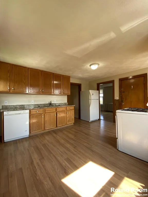 4 bed, 1 bath apartment for rent at 51 Aldie Unit 3, Lower Allston — photo 7 of 8