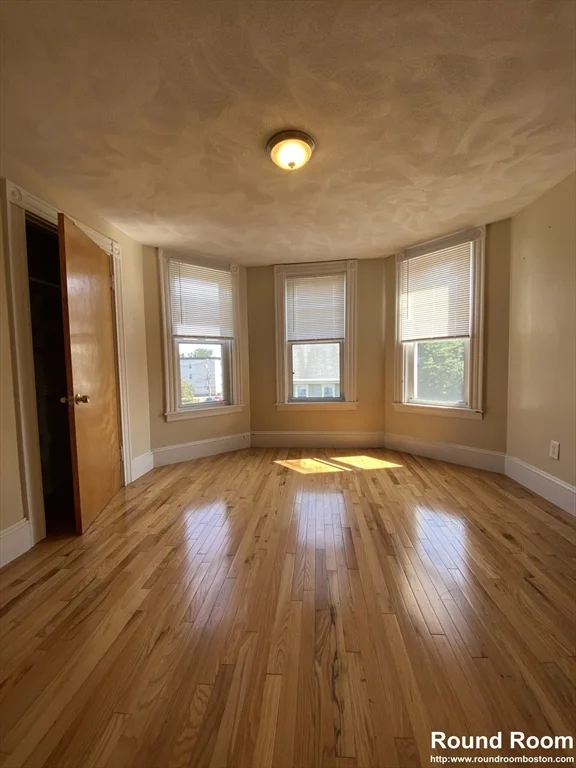 4 bed, 1 bath apartment for rent at 51 Aldie Unit 3, Lower Allston — photo 3 of 8