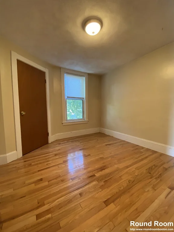 4 bed, 1 bath apartment for rent at 51 Aldie Unit 3, Lower Allston — photo 4 of 8