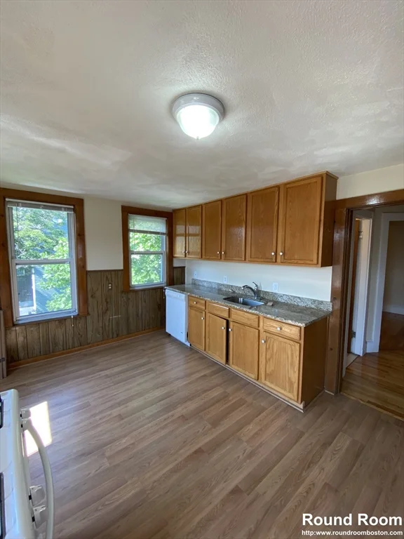 4 bed, 1 bath apartment for rent at 51 Aldie Unit 3, Lower Allston — photo 6 of 8