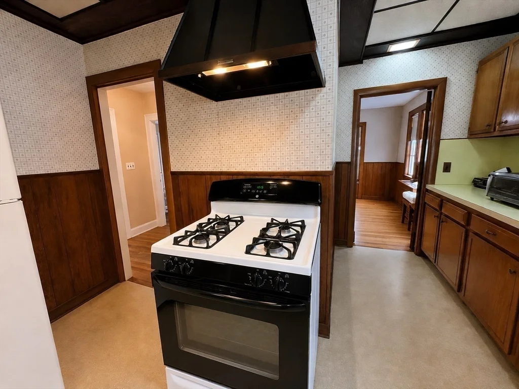 2 bed, 1 bath apartment for rent at 51 Alma Ave Unit 1, Belmont — photo 6 of 13
