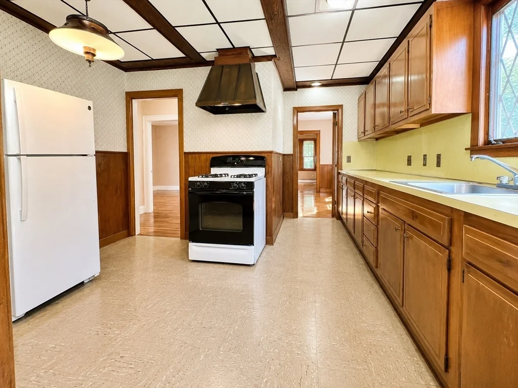 2 bed, 1 bath apartment for rent at 51 Alma Ave Unit 1, Belmont — photo 5 of 13