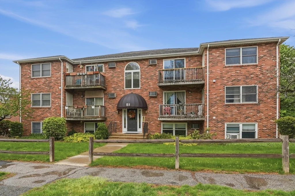 2 bed, 1 bath apartment for rent at 51 Alvarado Ave Unit 204, Worcester — photo 2 of 16