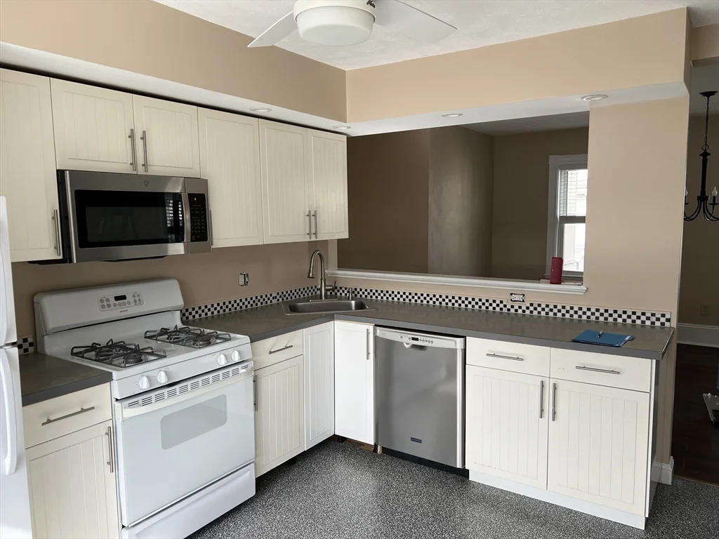 2 bed, 1 bath apartment for rent at 51 Atlantic St Unit 1, Winthrop — photo 2 of 13