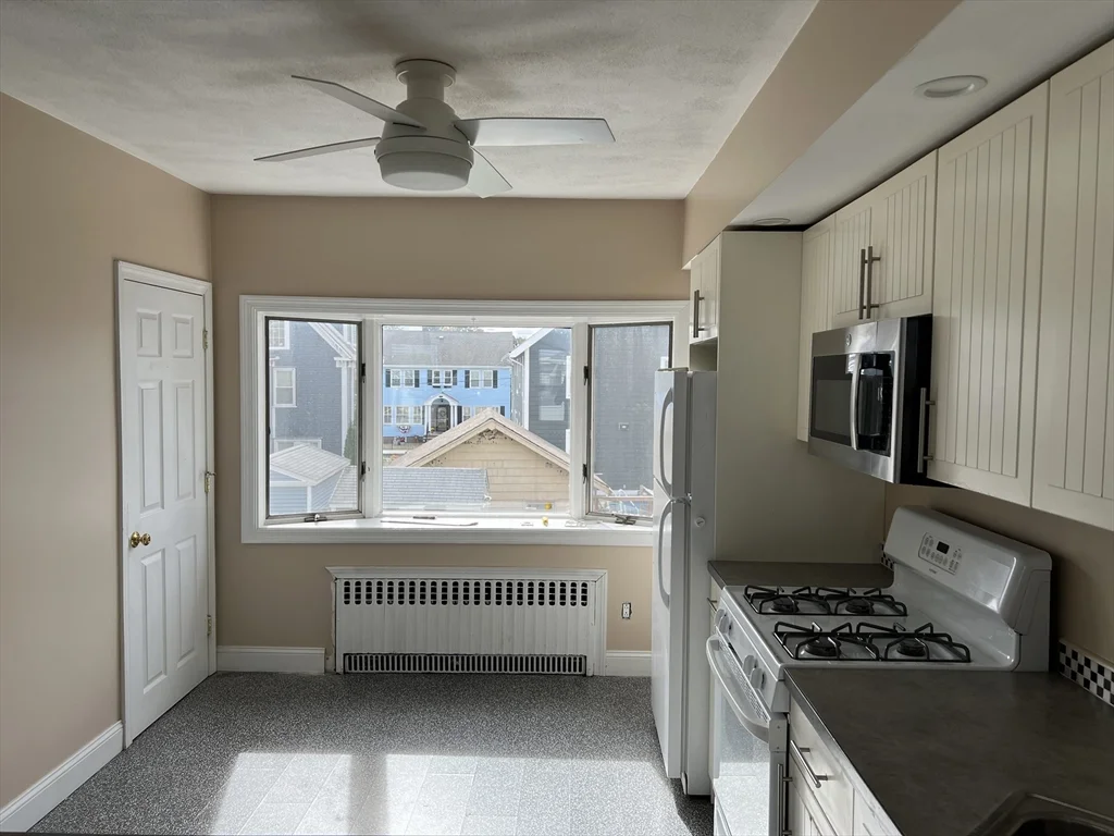 2 bed, 1 bath apartment for rent at 51 Atlantic St Unit 1, Winthrop — photo 3 of 13