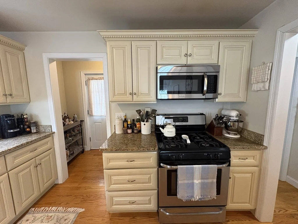 2 bed, 1 bath apartment for rent at 51 Avalon Ave Unit 51, Quincy — photo 8 of 20