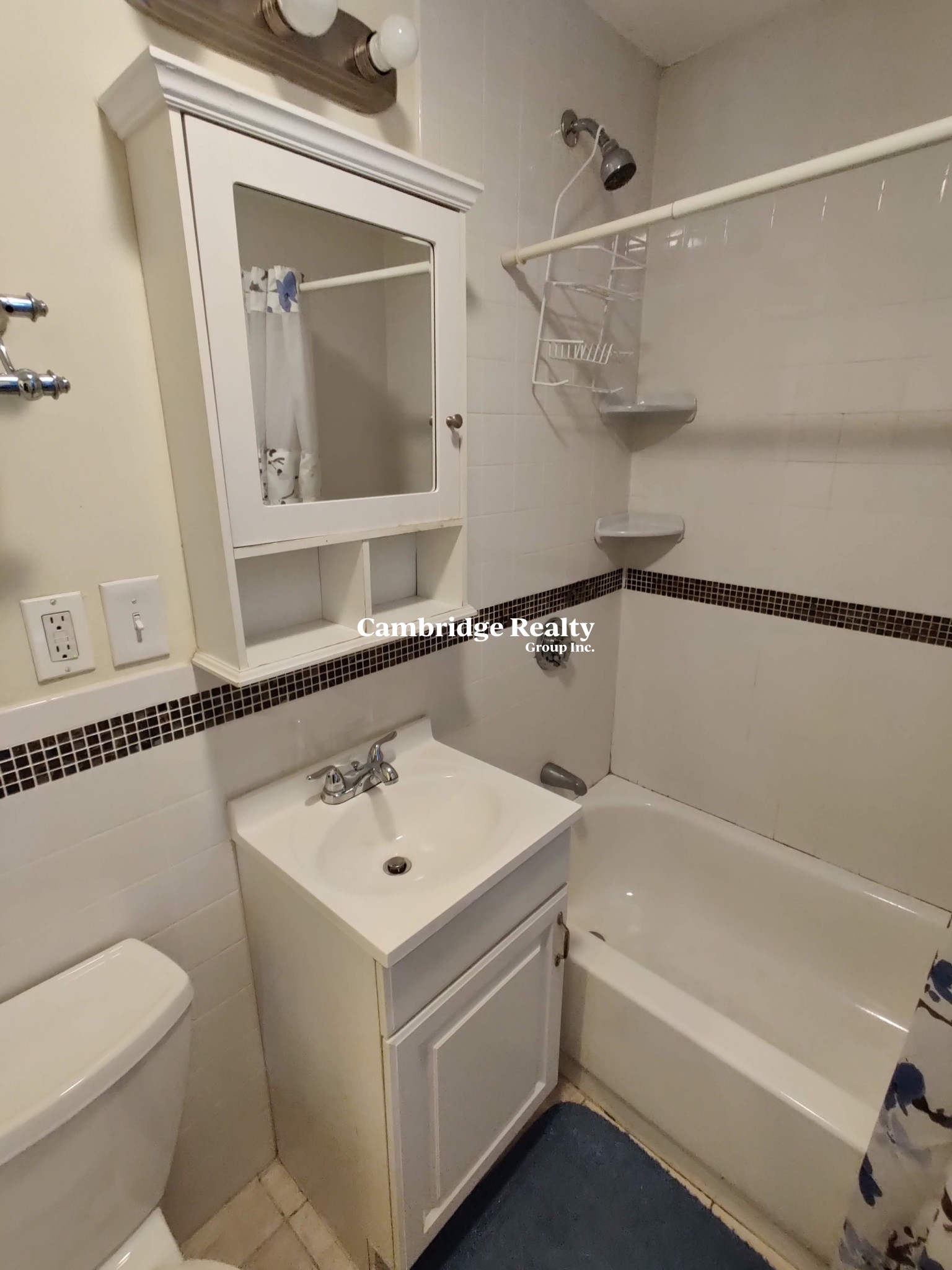 4 bed, 2 bath apartment for rent at 51 Bay State Ave Unit 1T, Powder House Square — photo 16 of 27