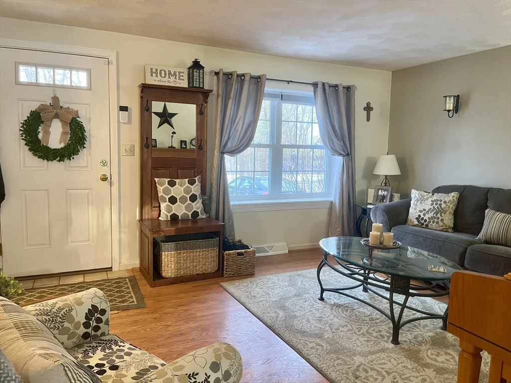 2 bed, 1 bath apartment for rent at 51 Benjamin Landing Ln Unit 51, Franklin — photo 3 of 24