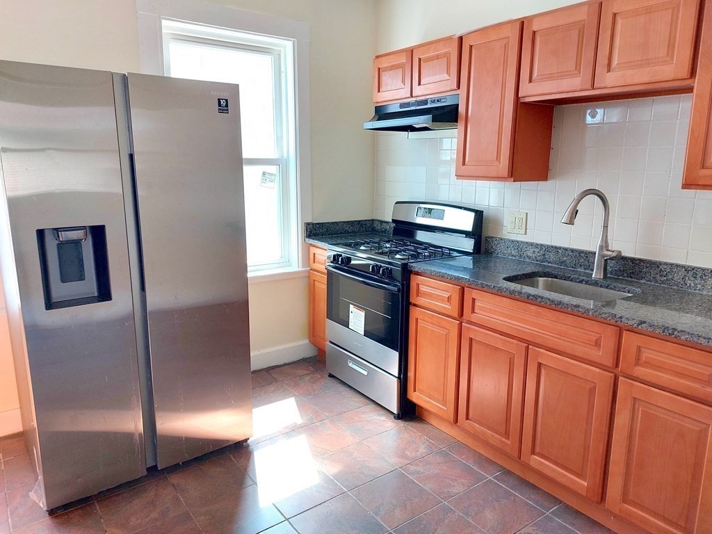 4 bed, 1 bath apartment for rent at 51 Bowdoin St Unit 3, Dorchester