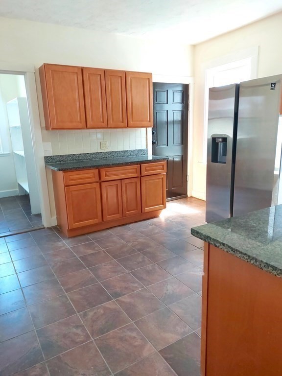 4 bed, 1 bath apartment for rent at 51 Bowdoin St Unit 3, Dorchester — photo 4 of 4