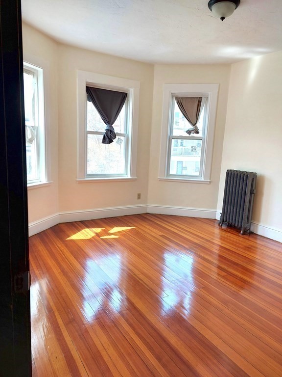 4 bed, 1 bath apartment for rent at 51 Bowdoin St Unit 3, Dorchester — photo 3 of 4