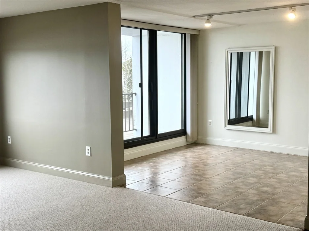 1 bed, 1 bath apartment for rent at 51 Broad Unit m16a, Weymouth — photo 6 of 23