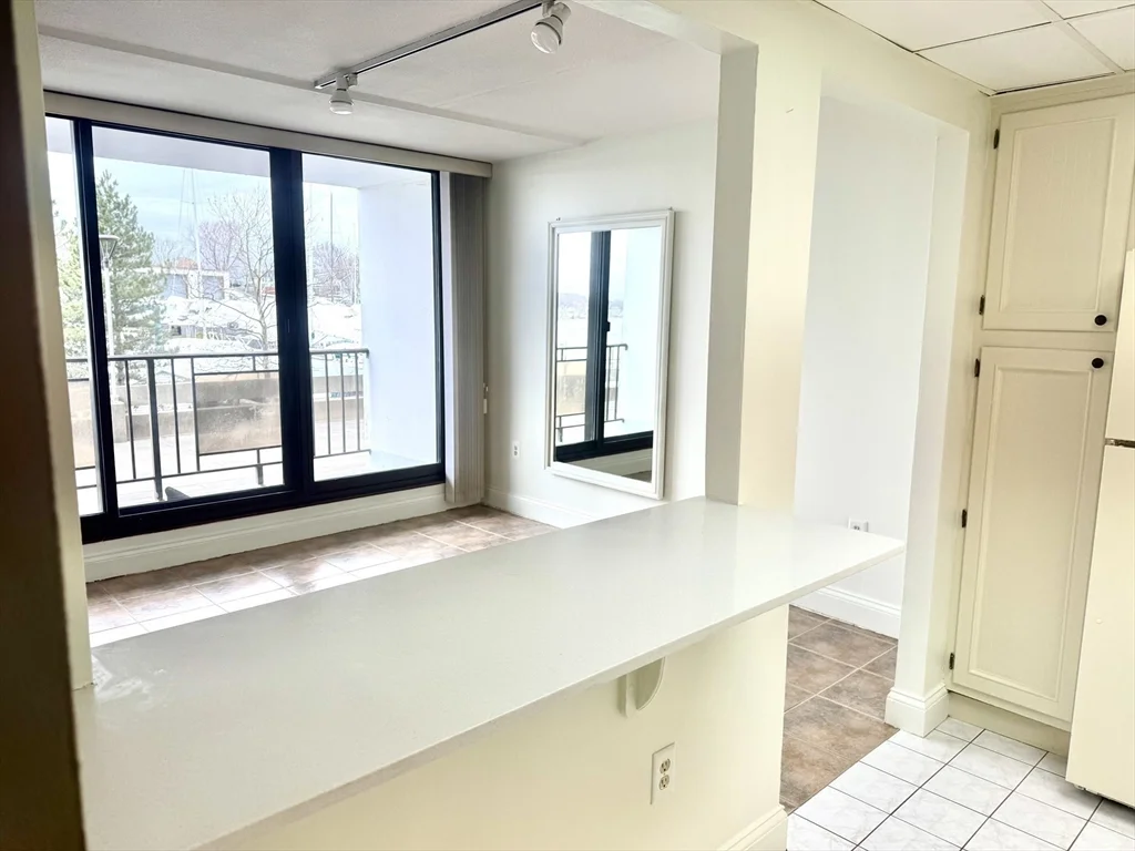 1 bed, 1 bath apartment for rent at 51 Broad Unit m16a, Weymouth — photo 5 of 23