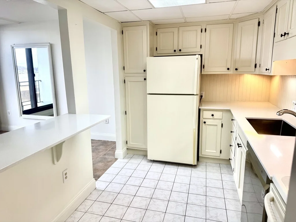 1 bed, 1 bath apartment for rent at 51 Broad Unit m16a, Weymouth — photo 3 of 23