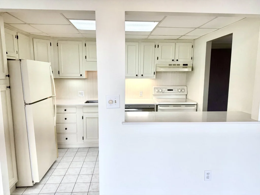1 bed, 1 bath apartment for rent at 51 Broad Unit m16a, Weymouth — photo 4 of 23