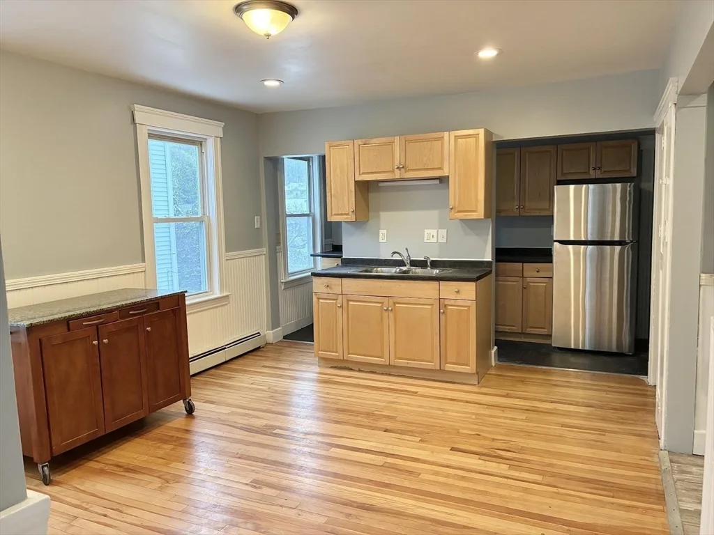 2 bed, 1 bath apartment for rent at 51 Catharine St Unit 2, Worcester — photo 2 of 7