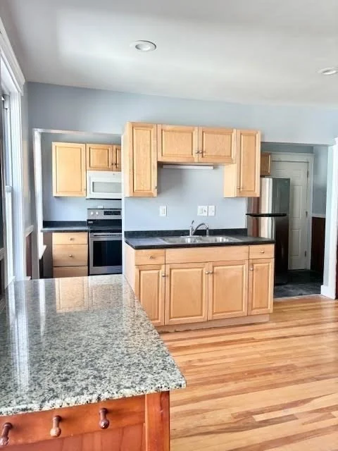 2 bed, 1 bath apartment for rent at 51 Catharine St Unit 2, Worcester — photo 3 of 7