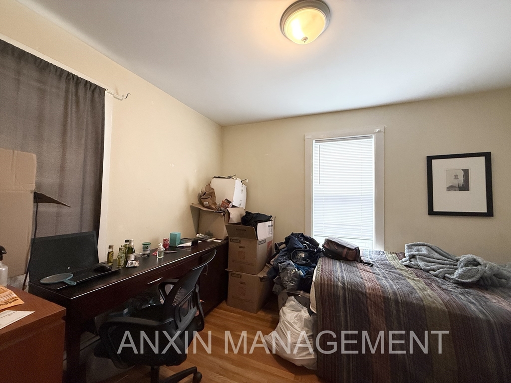 5 bed, 2 bath apartment for rent at 51 Clifton St Unit 51, North Cambridge — photo 6 of 9