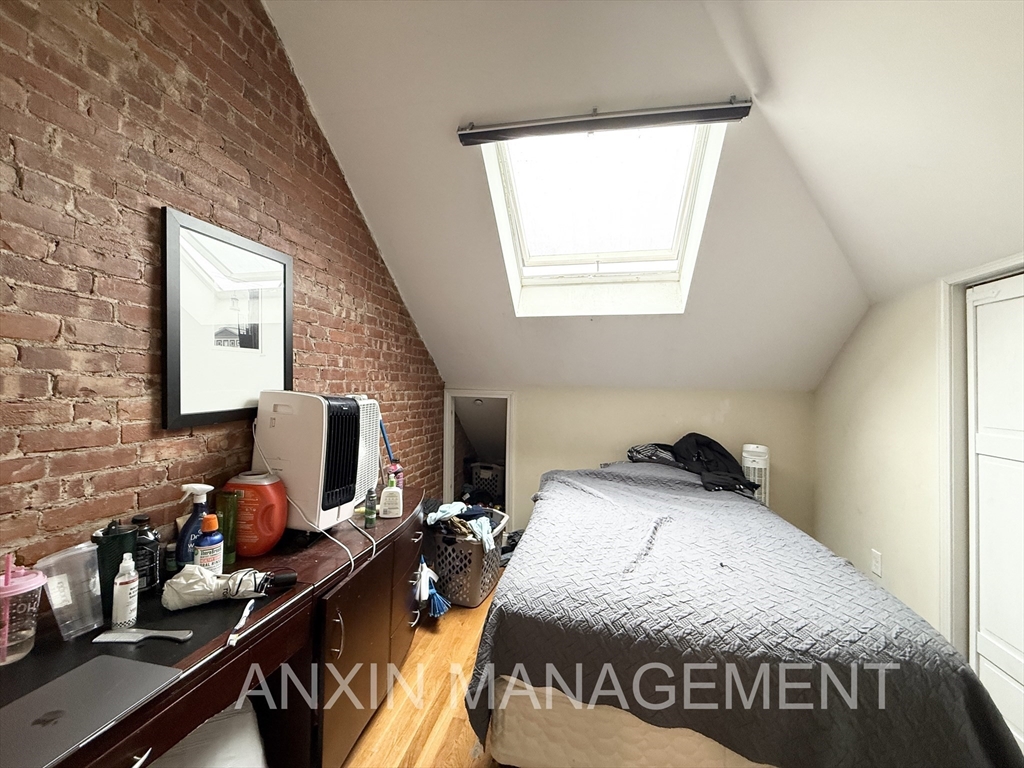 5 bed, 2 bath apartment for rent at 51 Clifton St Unit 51, North Cambridge — photo 5 of 9