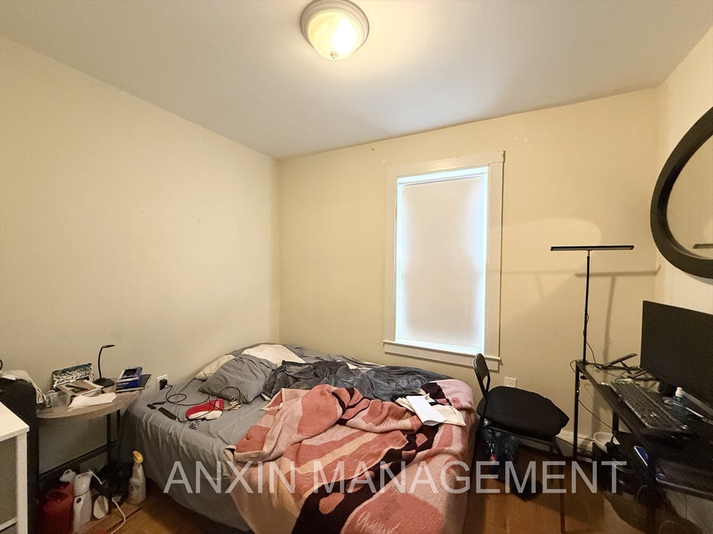 5 bed, 2 bath apartment for rent at 51 Clifton St Unit 51, North Cambridge — photo 8 of 9