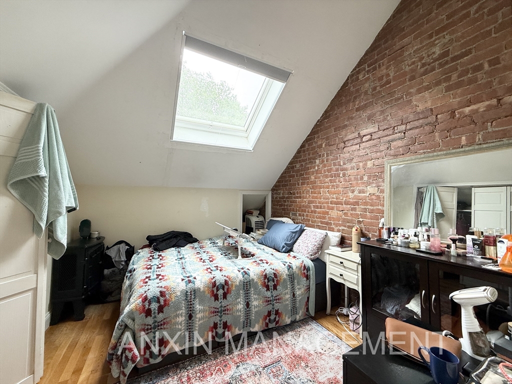 5 bed, 2 bath apartment for rent at 51 Clifton St Unit 51, North Cambridge — photo 7 of 9