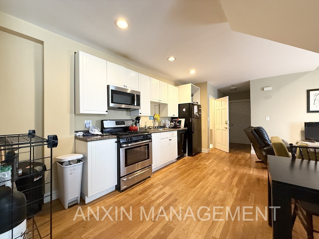5 bed, 2 bath apartment for rent at 51 Clifton St Unit 51, North Cambridge — photo 1 of 9