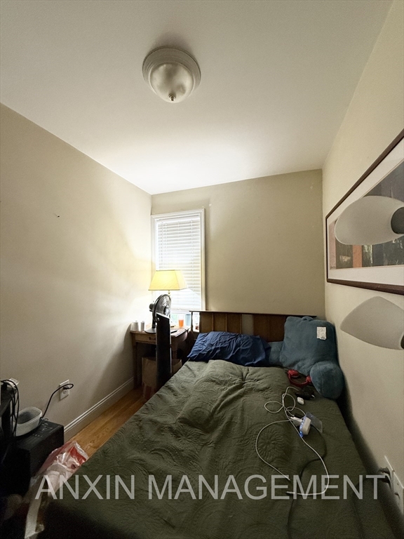 5 bed, 2 bath apartment for rent at 51 Clifton St Unit 51, North Cambridge — photo 4 of 9