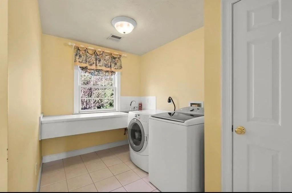 4 bed, 3 bath apartment for rent at 51 Coach Rd Unit NA, Attleboro Falls — photo 7 of 8