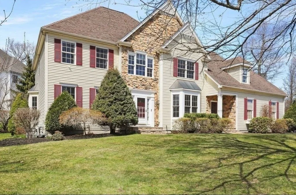 4 bed, 3 bath apartment for rent at 51 Coach Rd Unit NA, Attleboro Falls — photo 4 of 8